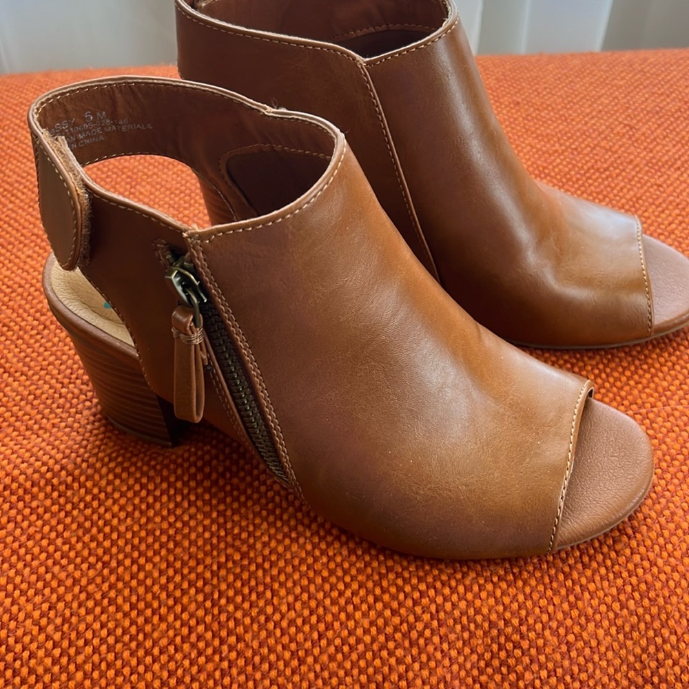 Leather stylish shoes